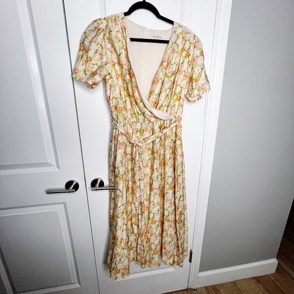 Ivy City Co faux wrap Lyra Midi Dress Yellow Floral Print Size Medium - Picture 3 of 9